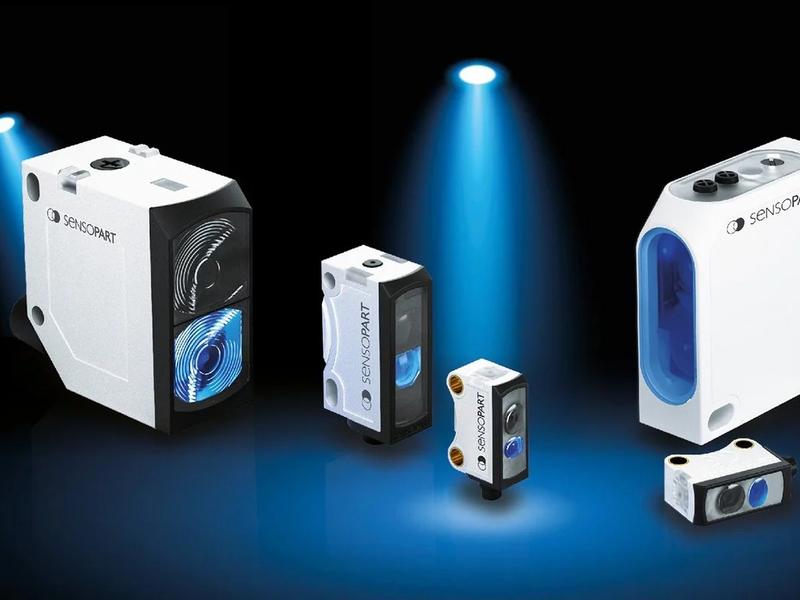 Sensopart Bluelight Sensor til detektering af gennemsigtige, reflekterende og mørke overflader.
