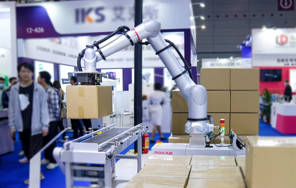 Cobots for palletizing